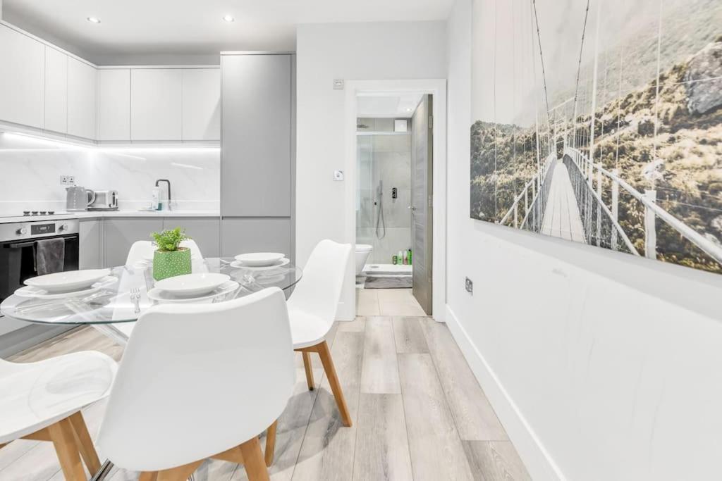 Wow Abbey Road - Sleeps Up To 8 * London