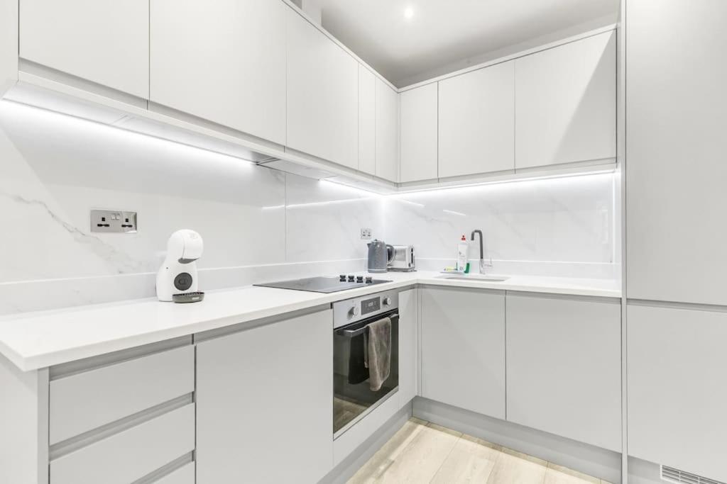 Wow Abbey Road - Sleeps Up To 8 Apartment *